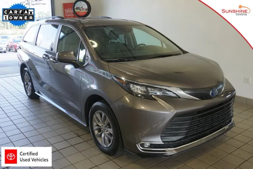 2024 Toyota Sienna XLE photo 1