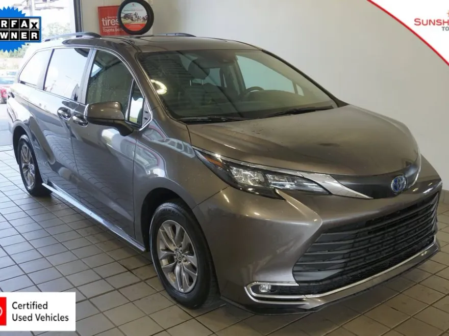 2024 Toyota Sienna XLE photo 1