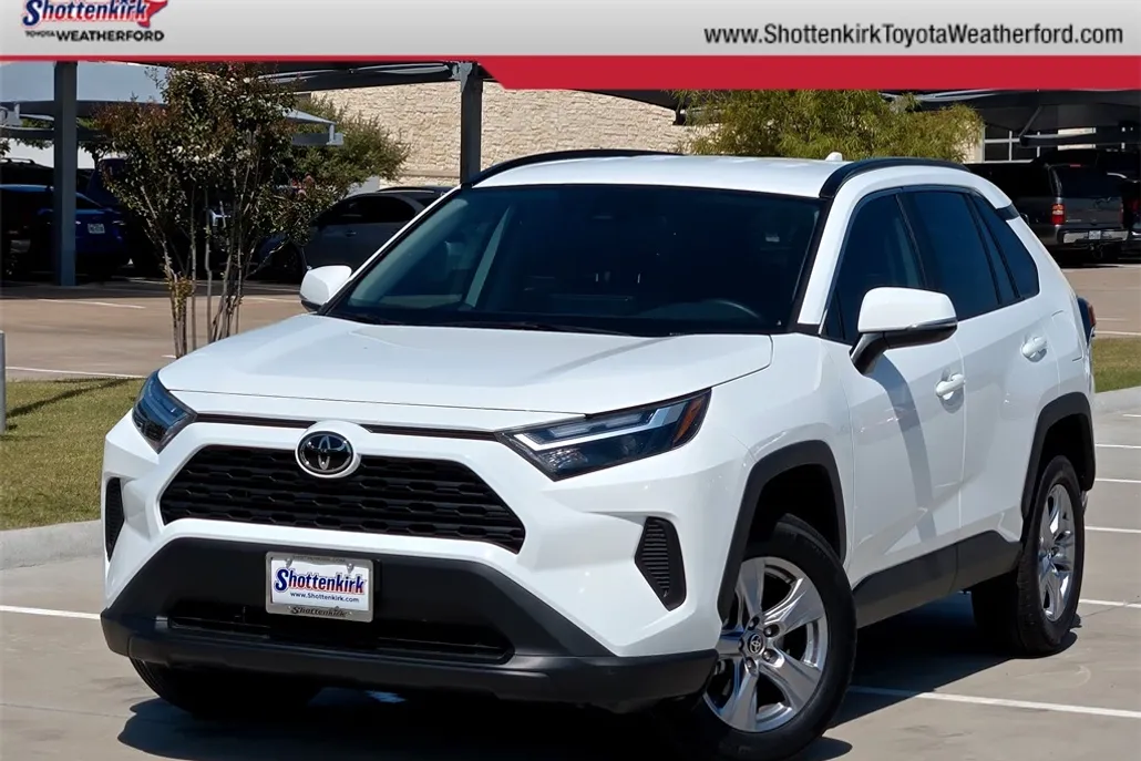 2025 Toyota RAV4 XLE photo 1