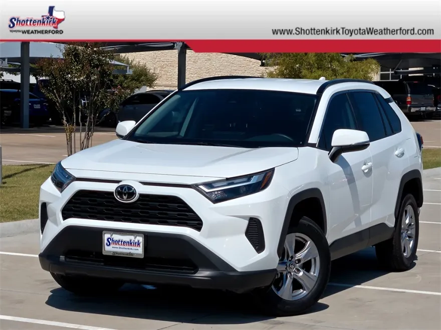 2025 Toyota RAV4 XLE photo 1