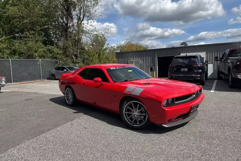 2014 Dodge Challenger R/T photo 1