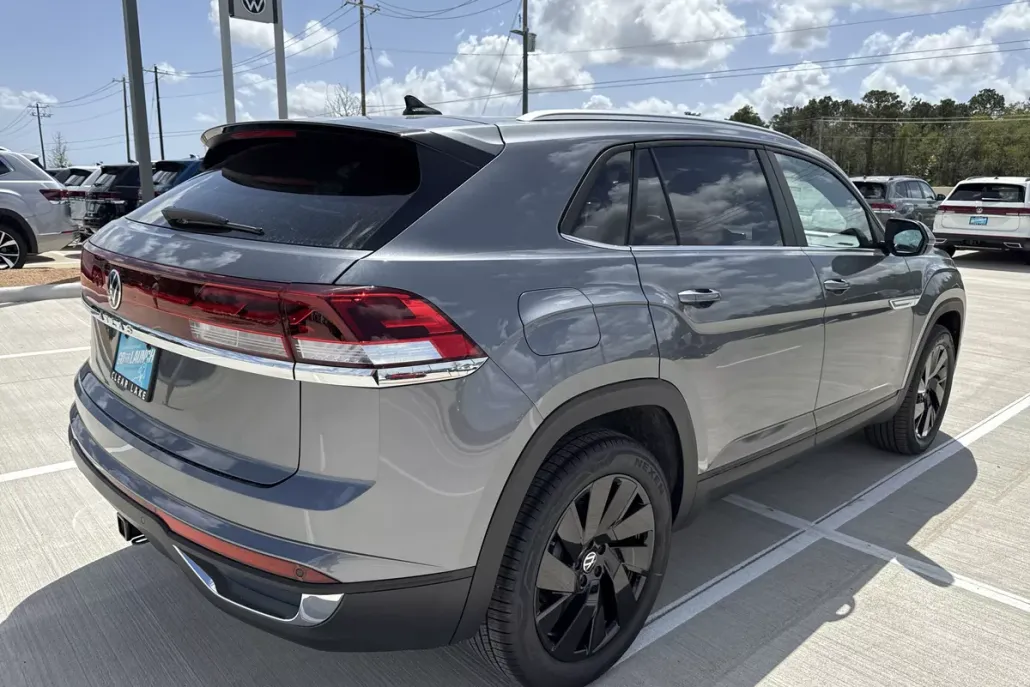 2025 Volkswagen Atlas Cross Sport SE Technology photo 1