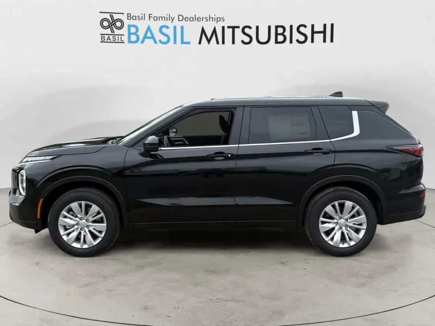 2025 Mitsubishi Outlander ES photo 1