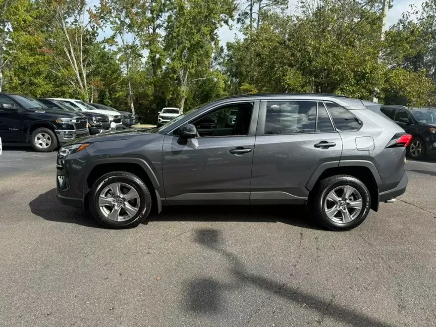 2025 Toyota RAV4 XLE photo 1