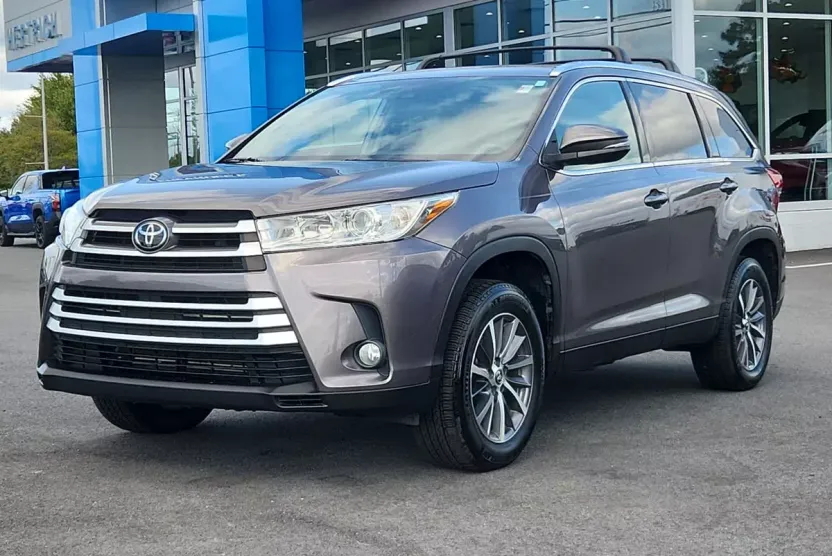 2019 Toyota Highlander SE photo 1