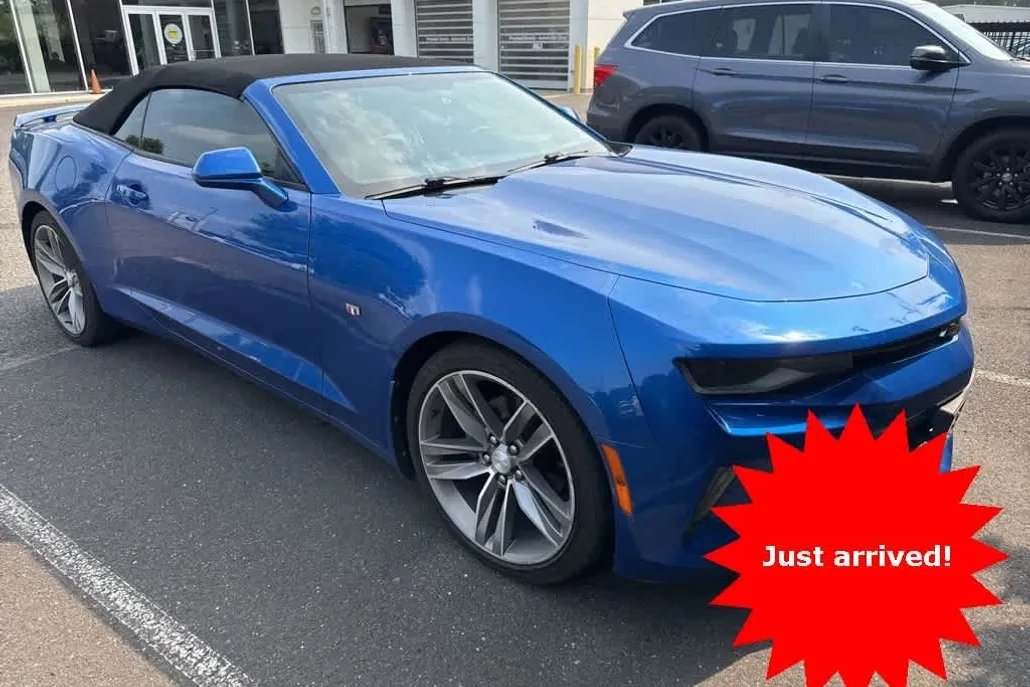2017 Chevrolet Camaro 2LT photo 1