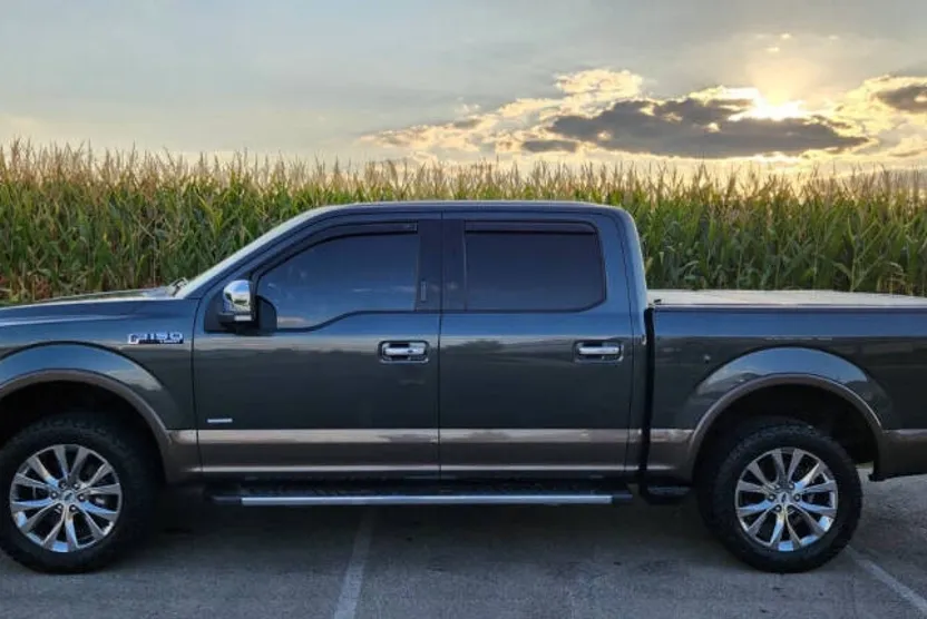 2015 Ford F-150 Lariat photo 1