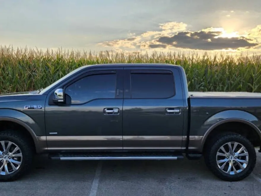 2015 Ford F-150 Lariat photo 1