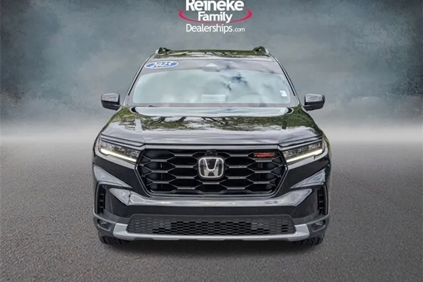 2025 Honda Pilot TrailSport photo 1