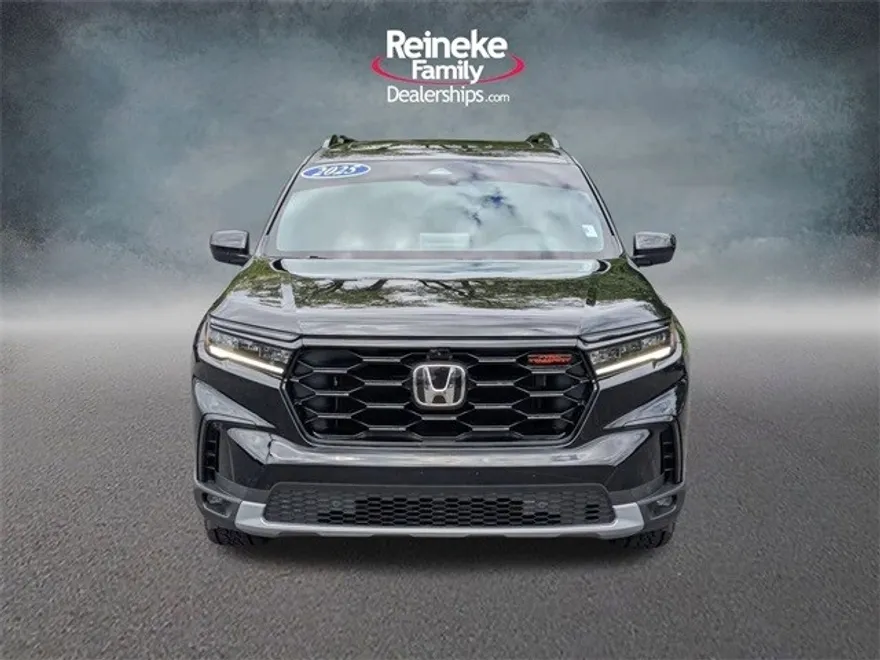 2025 Honda Pilot TrailSport photo 1