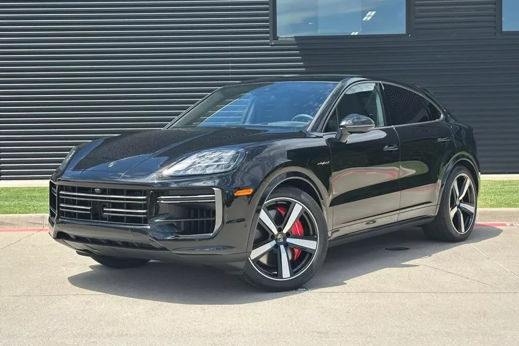 2025 Porsche Cayenne Turbo E-Hybrid Coupe photo 1