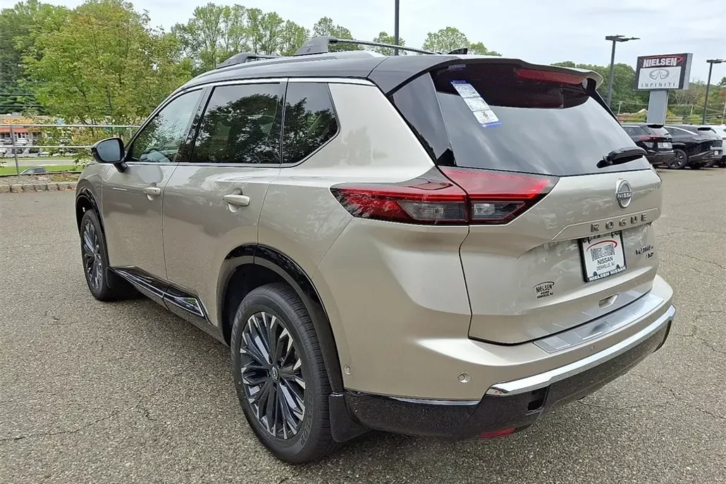 2026 Nissan Rogue Platinum photo 1