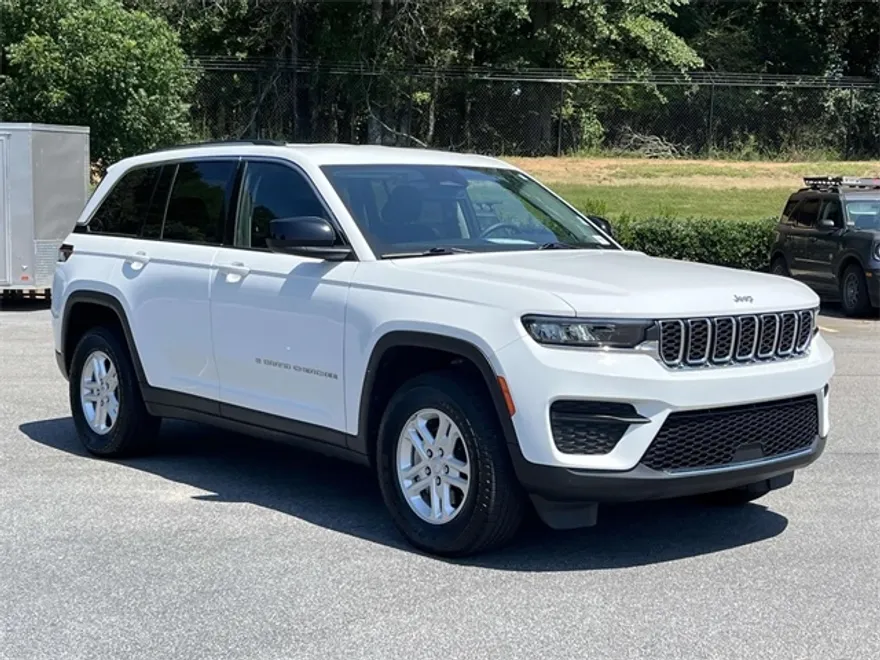 2023 Jeep Grand Cherokee Laredo photo 1