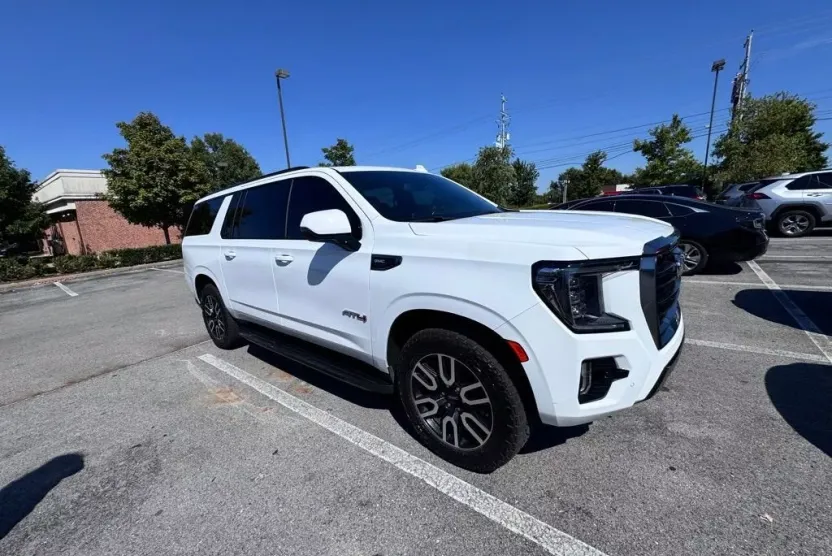 2022 Gmc Yukon XL AT4 photo 1
