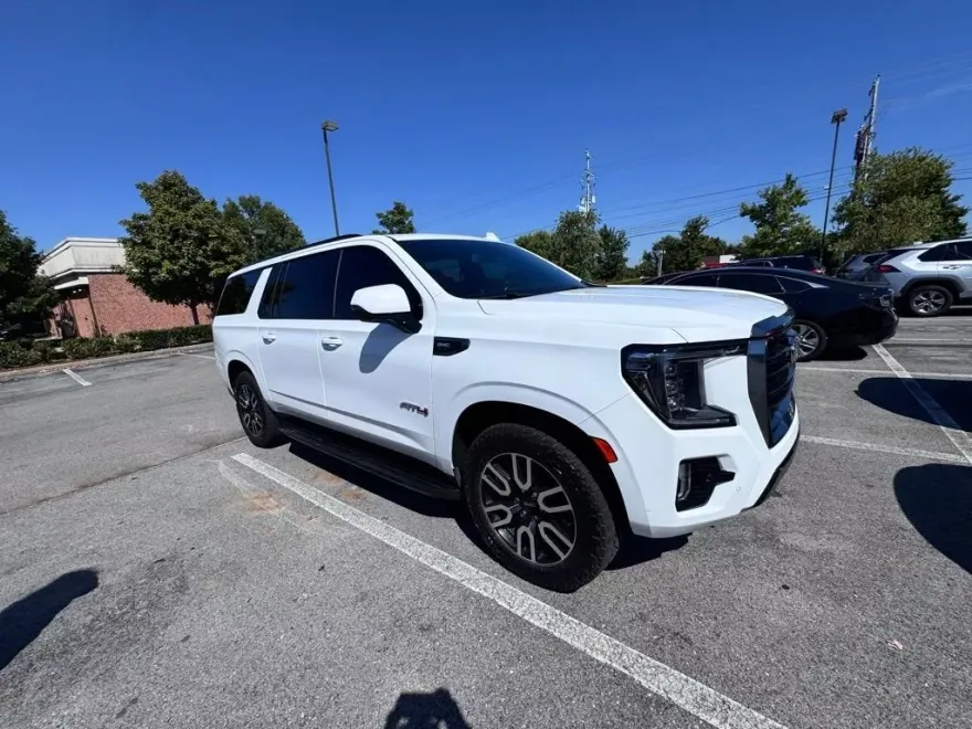 2022 Gmc Yukon XL AT4 photo 1