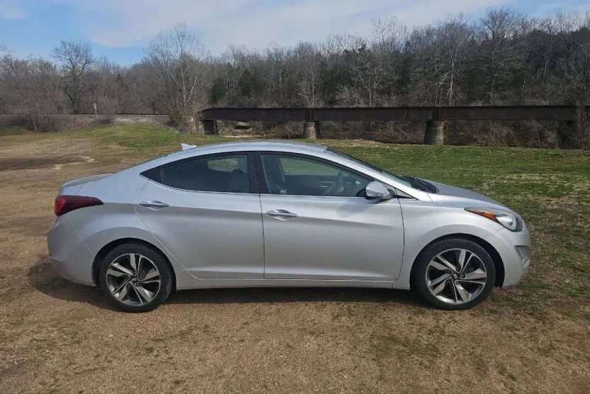 2014 Hyundai Elantra Limited photo 1