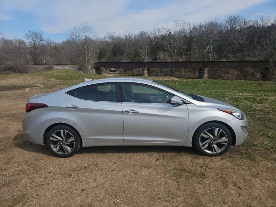 2014 Hyundai Elantra Limited photo 1