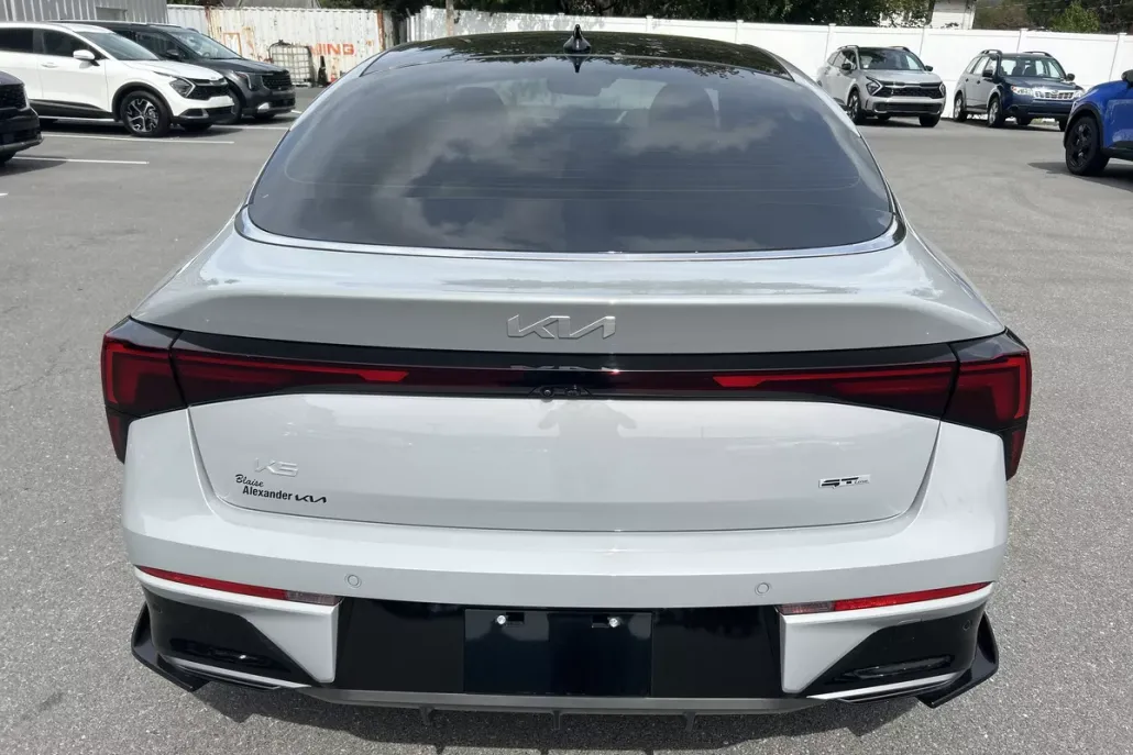 2025 Kia K5 GT-Line photo 1