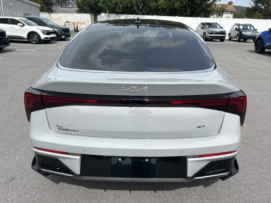 2025 Kia K5 GT-Line photo 1