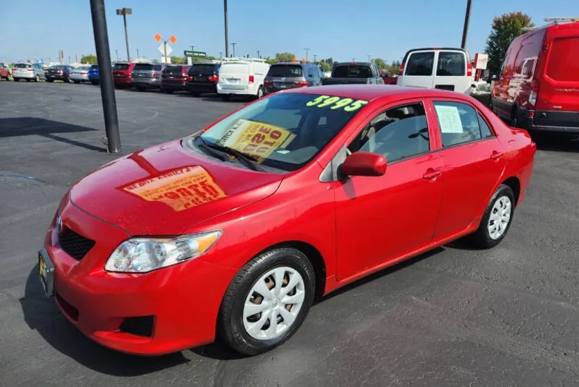 2010 Toyota Corolla LE photo 1