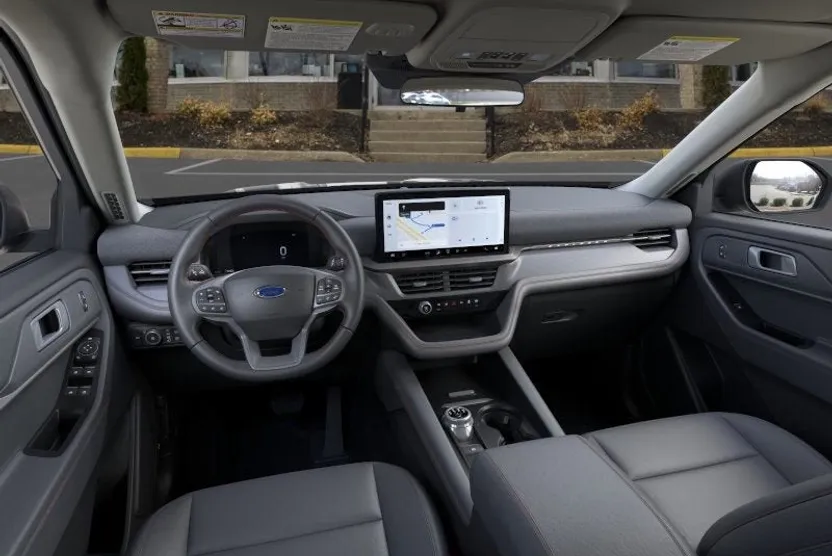 2025 Ford Explorer photo 1