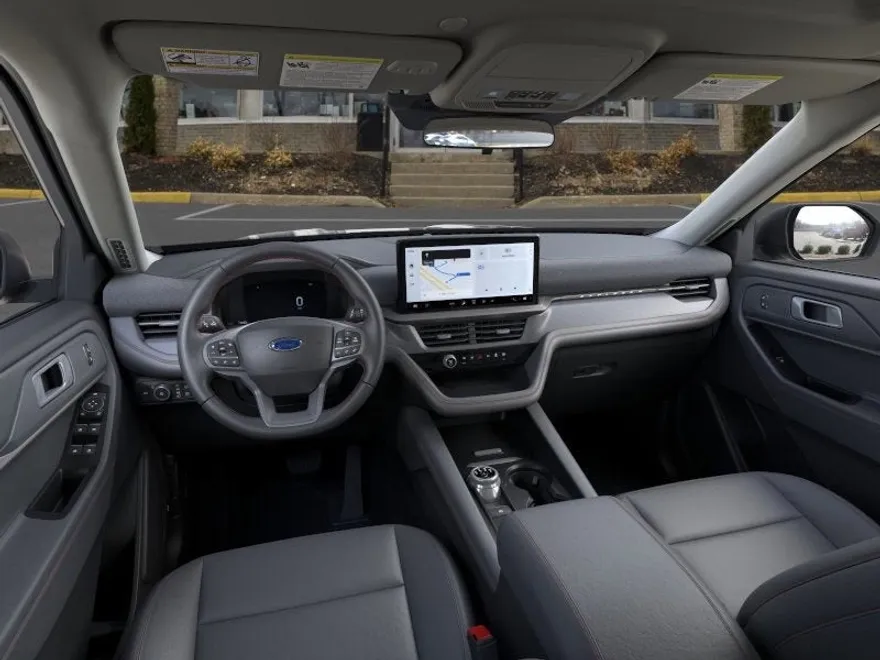 2025 Ford Explorer photo 1