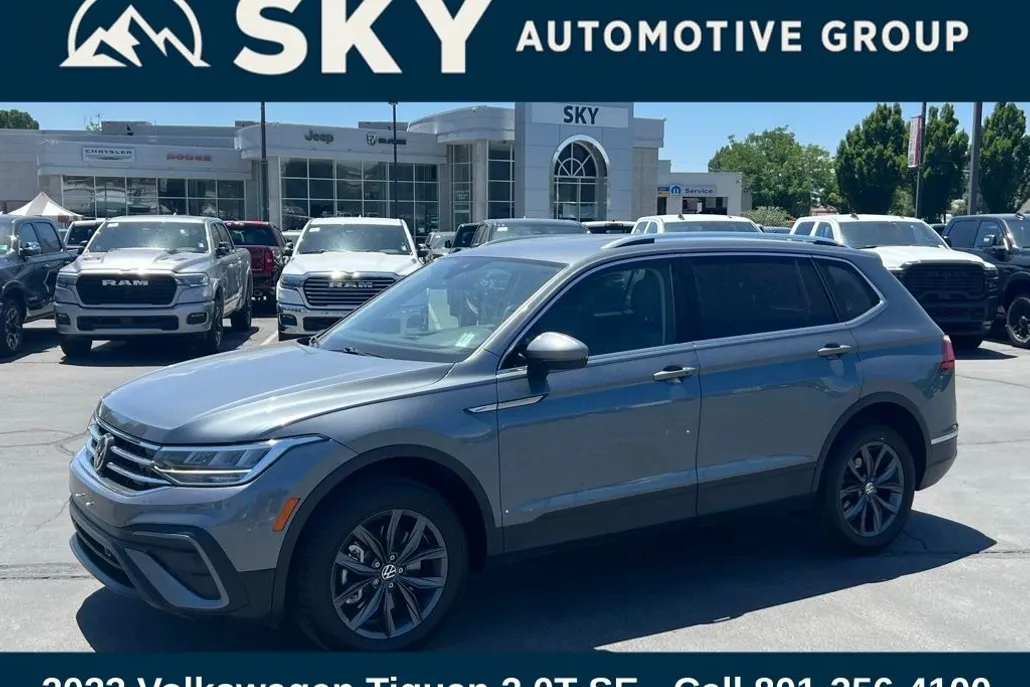 2023 Volkswagen Tiguan SE photo 1