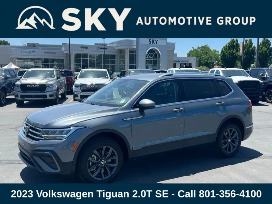 2023 Volkswagen Tiguan SE photo 1