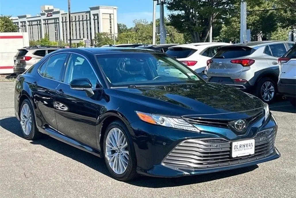 2018 Toyota Camry XLE photo 1