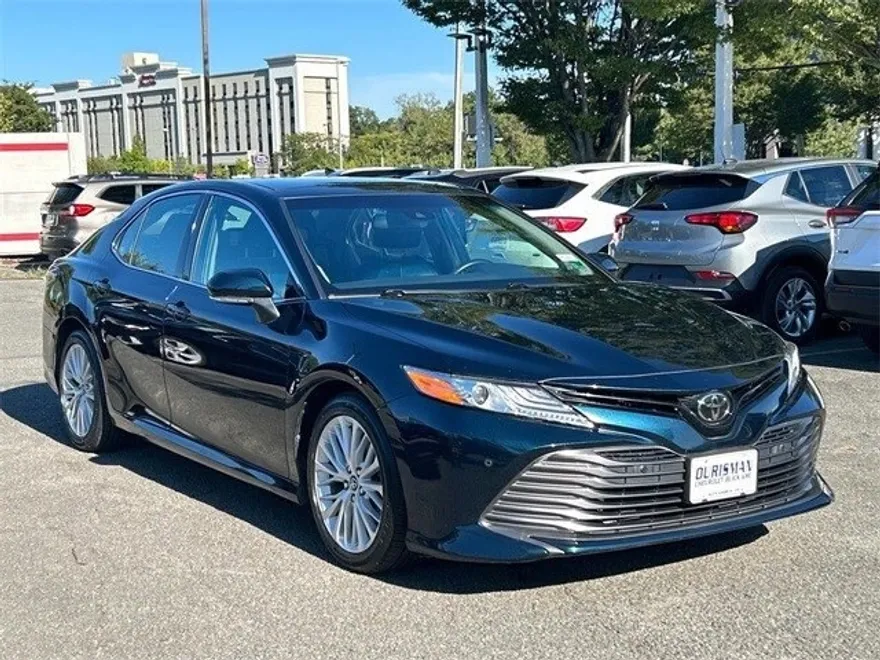 2018 Toyota Camry XLE photo 1