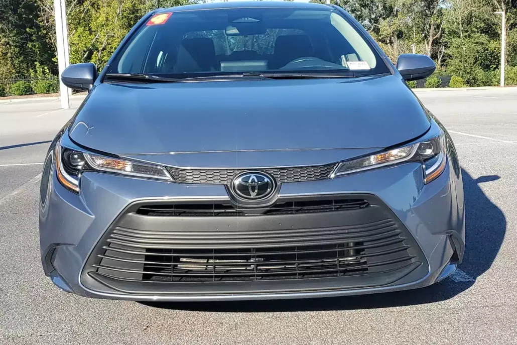 2024 Toyota Corolla LE photo 1