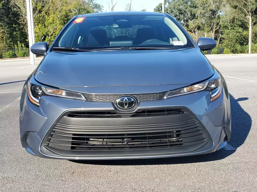 2024 Toyota Corolla LE photo 1