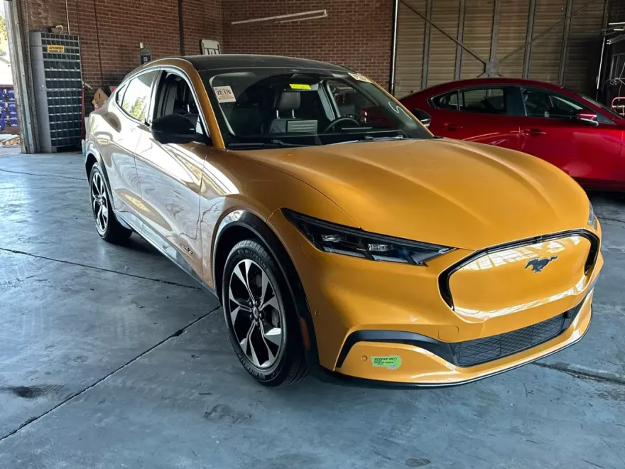 2023 Ford Mustang Mach-E Premium photo 1