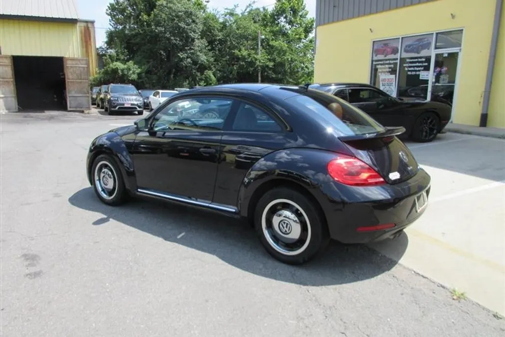 2016 Volkswagen Beetle 1.8T Classic photo 1