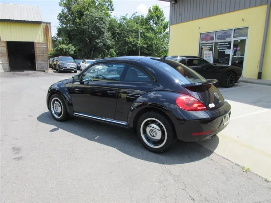 2016 Volkswagen Beetle 1.8T Classic photo 1