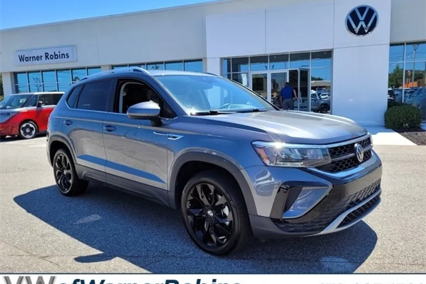 2023 Volkswagen Taos SE photo 1