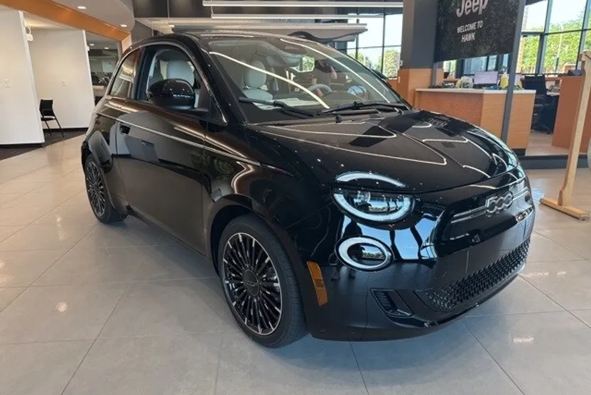 2025 Fiat 500e La Prima photo 1