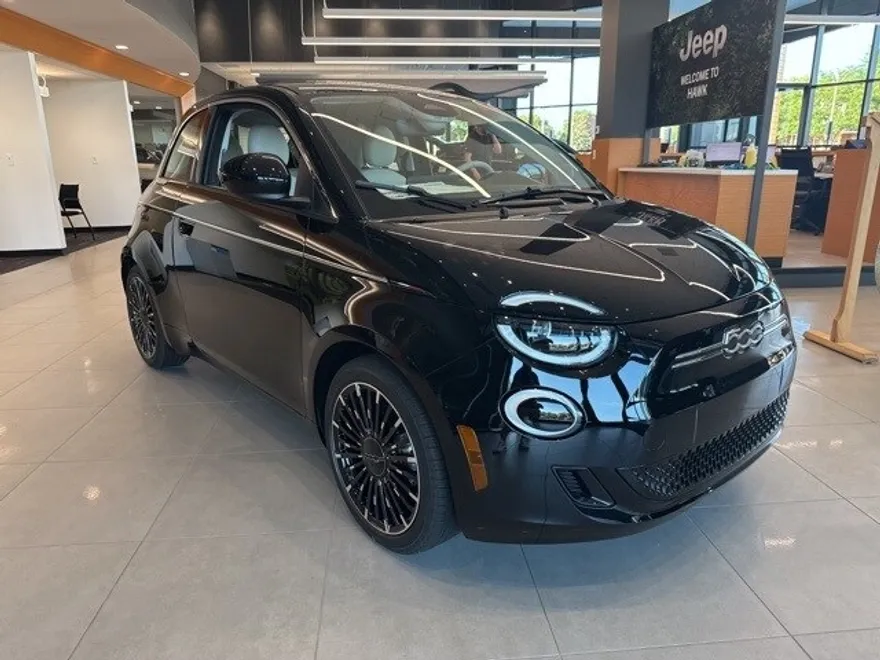 2025 Fiat 500e La Prima photo 1