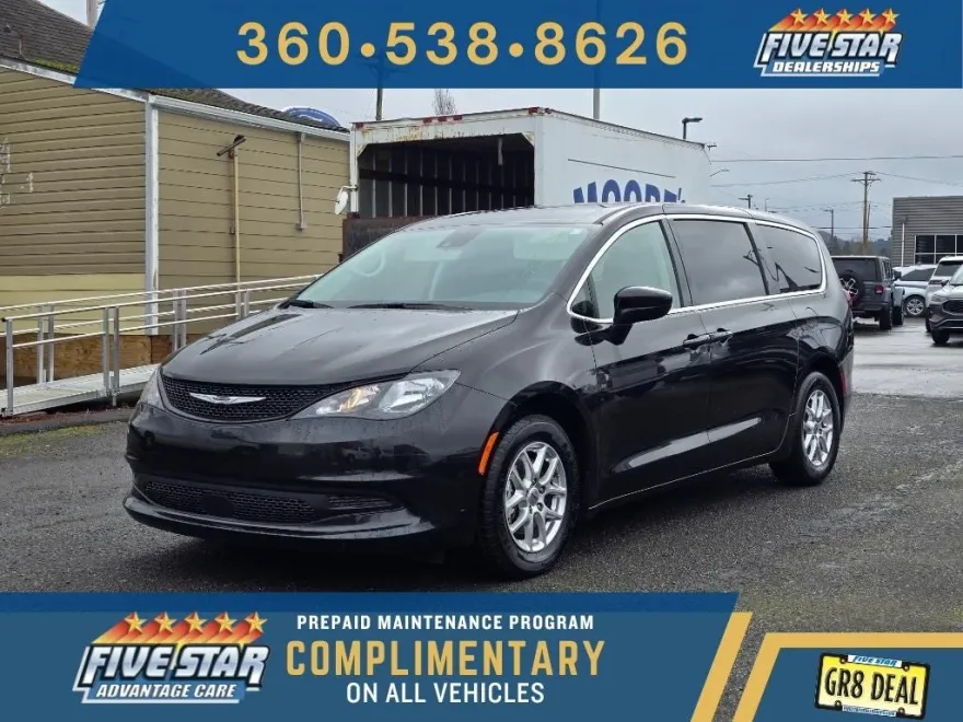2023 Chrysler Voyager LX photo 1