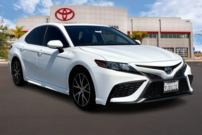 2024 Toyota Camry Hybrid SE photo 1