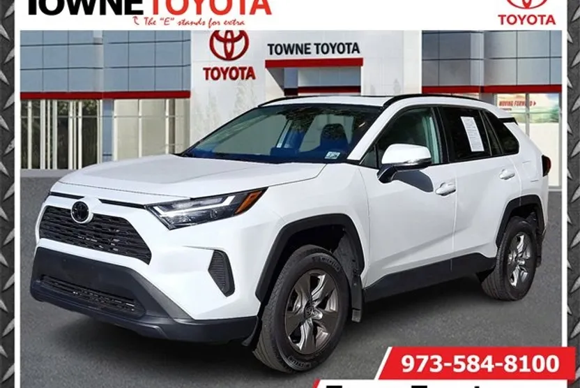 2024 Toyota RAV4 XLE photo 1