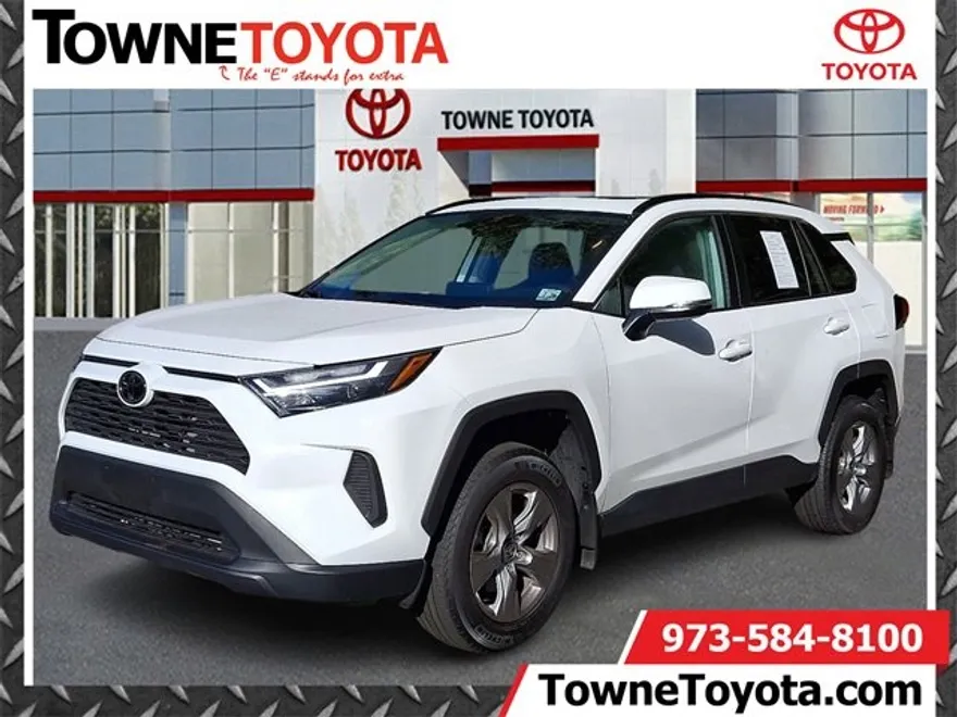 2024 Toyota RAV4 XLE photo 1