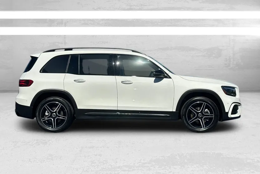 2024 Mercedes Benz GLB 250 photo 1