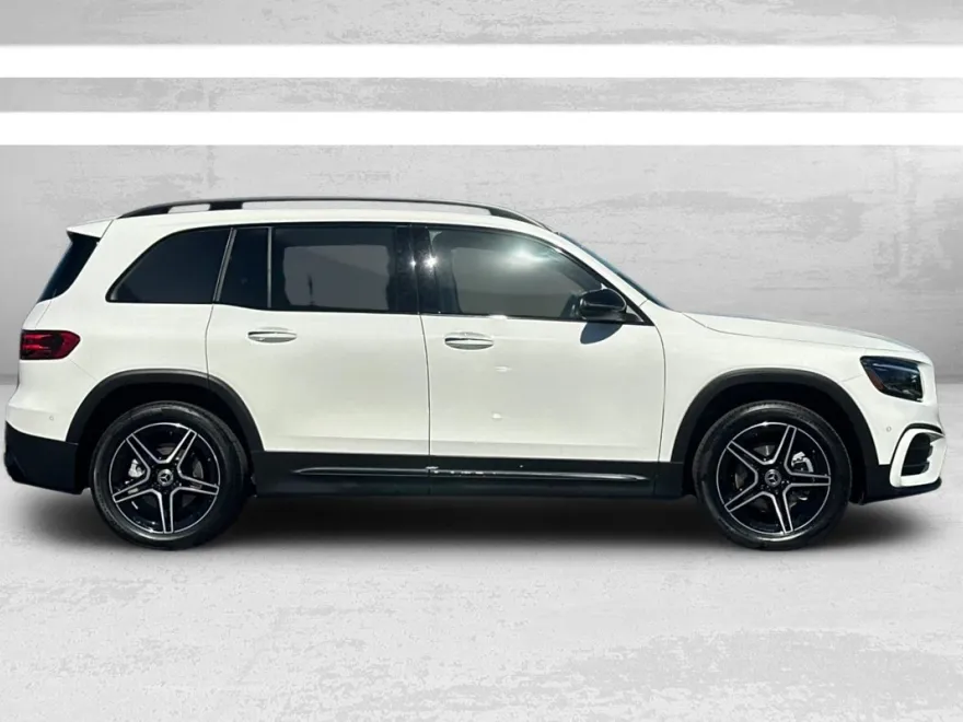 2024 Mercedes Benz GLB 250 photo 1