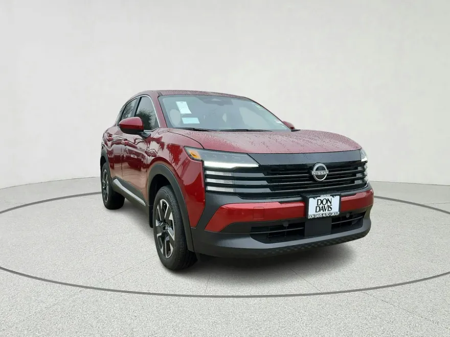 2025 Nissan Kicks SR photo 2