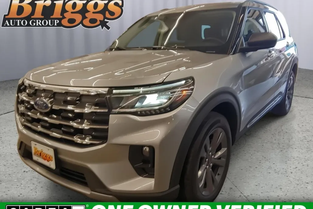 2025 Ford Explorer photo 1