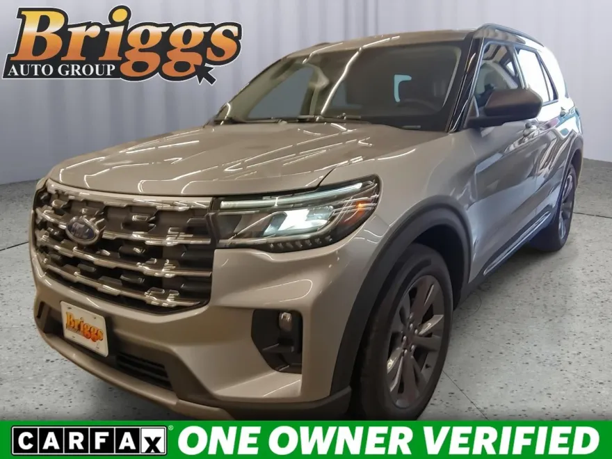 2025 Ford Explorer photo 1