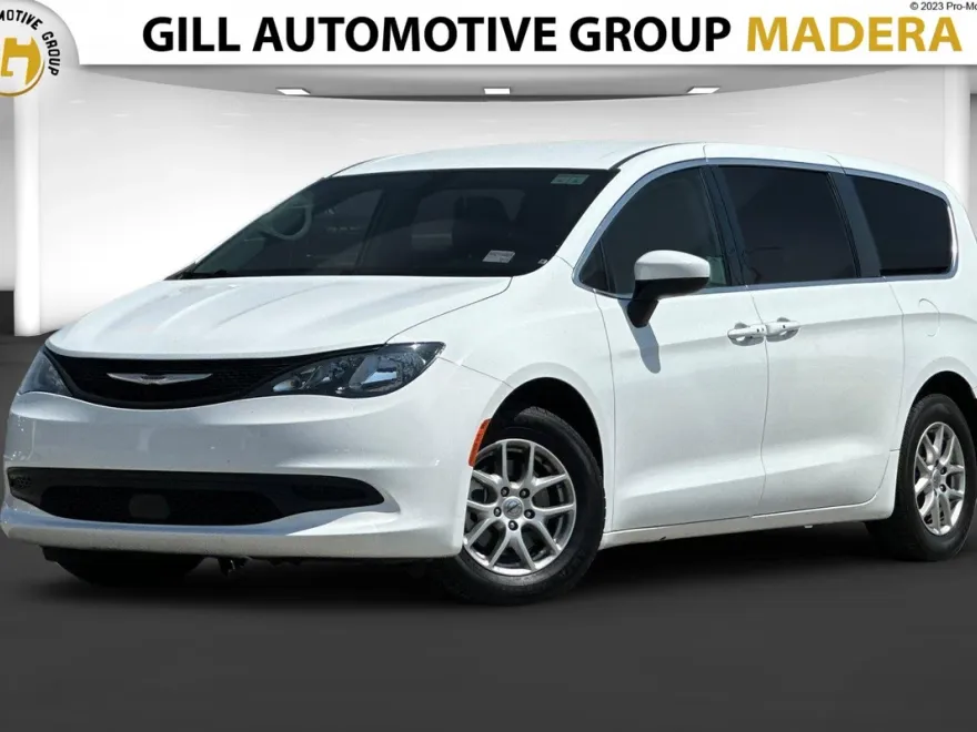 2022 Chrysler Voyager LX photo 1