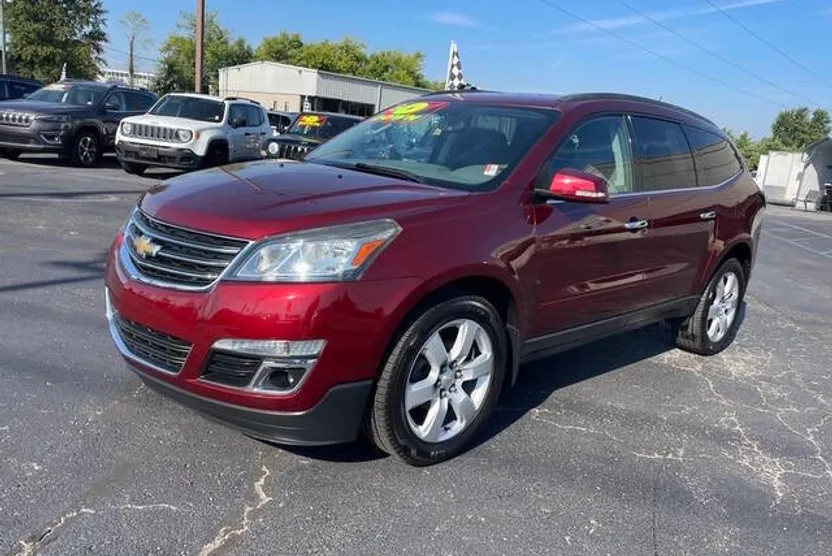 2017 Chevrolet Traverse 1LT photo 1