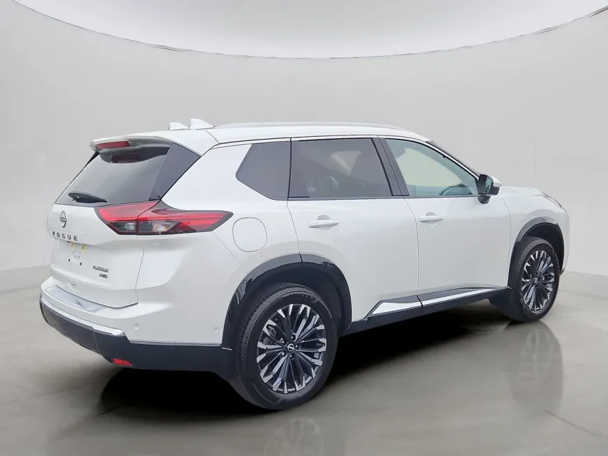 2025 Nissan Rogue AWD Platinum photo 1